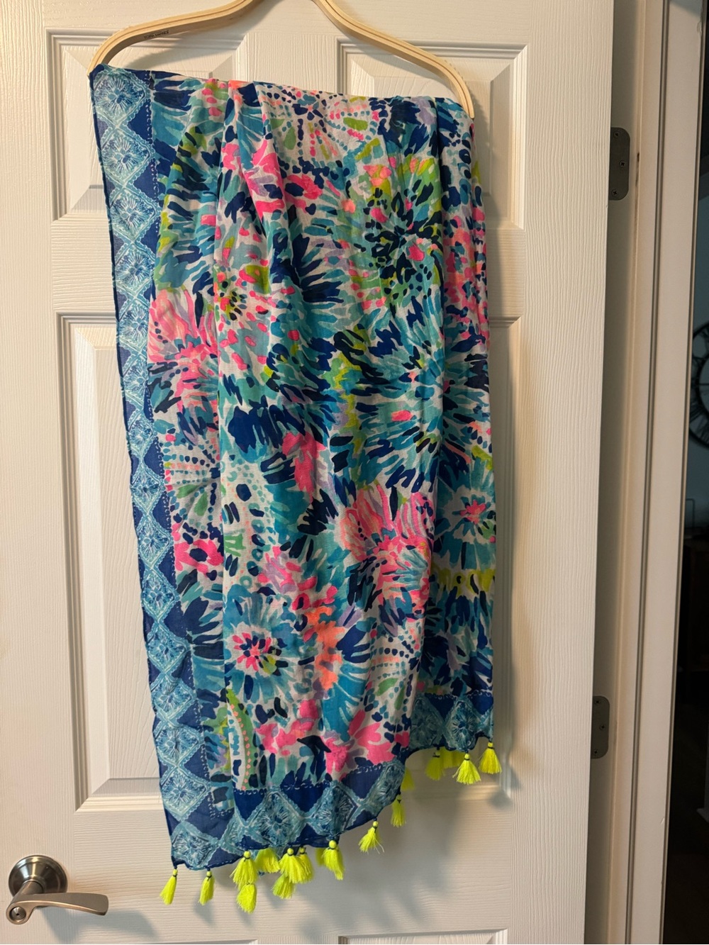 NWOT Lilly Pulitzer 100% Cotton Sarong / Scarf with Neon Tassels